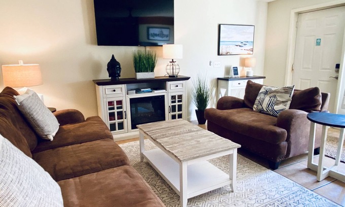 Biltmore Beach Casa | Look no further! Gulf of Mexico , steps to waterfront! Gulf Getaway 😀🌞🏝👙🌊