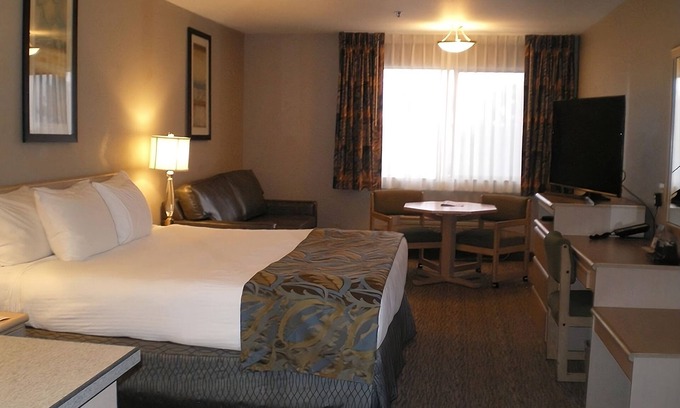 Nampa Hotel | Look No Further, On-site Restaurant and Bar, Near Roaring Springs Water Park!