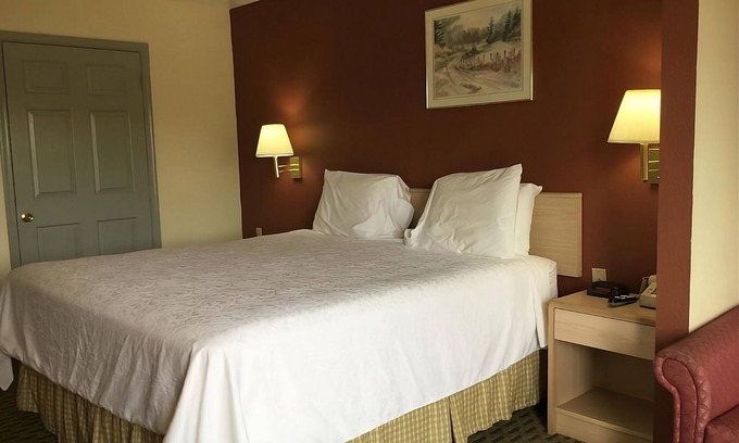 Cabot Complejo | Look No More! Free Breakfast & Parking, Outdoor Pool, Minutes to Allman Park