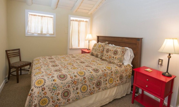 Gardiner Casa | Look No More! Onsite Parking, Heated Pool, Close to Gardiner Downtown!