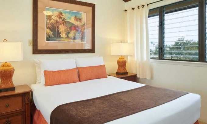 Nawiliwili Apartamento | Look No More! Spacious Room w/ Private Balcony, Pool, Parking, Close to Beach