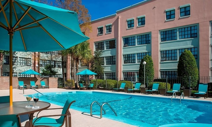 Arts/Warehouse District Complejo | Look No More! Two Family-friendly Suites with Full Kitchen and Free Breakfast!
