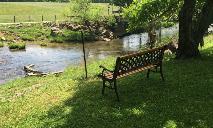Newport Casa | ¿Busca una escapada de campo? ¿Cerca de Virginia Tech? Gran patio cercado para mascotas