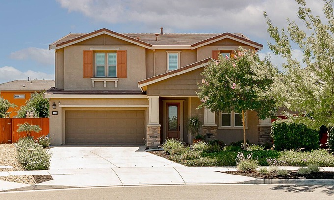 Lathrop Casa | Looking For A Nice Clean Space to Kick Back. STOP HERE!
