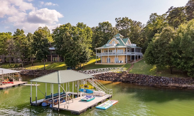 Stoney Point Landing Casa | Smith Lake Rentals & Sales - MIRADA AL PUNTO DE PIEDRA - Porches envolventes con vista al lago