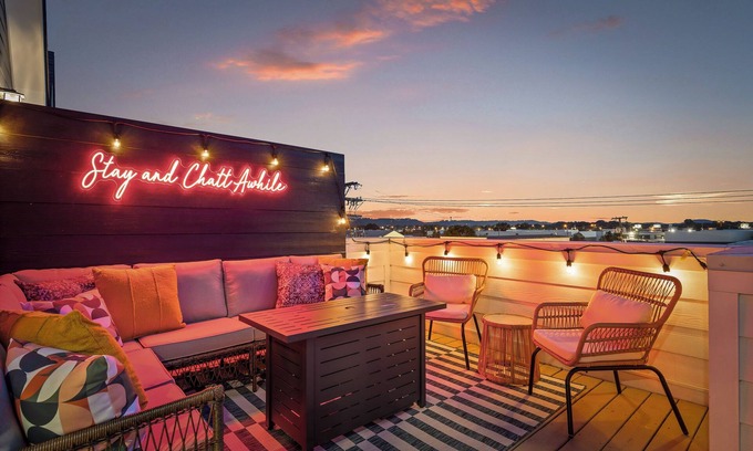 Chattanooga Casa | Lookout Getaway: Luxury 4 Bedroom, Rooftop Deck