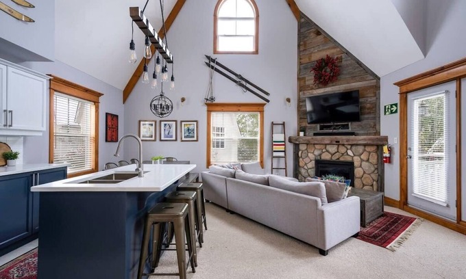 The Blue Mountains Casa | Lookout Lodge - Outdoor Pool / Shuttle to Blue