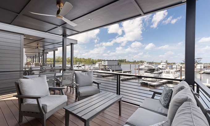 River District Apartamento | Pet Friendly Floating Villa - Lookout at The Cove - Downtown Wilmington