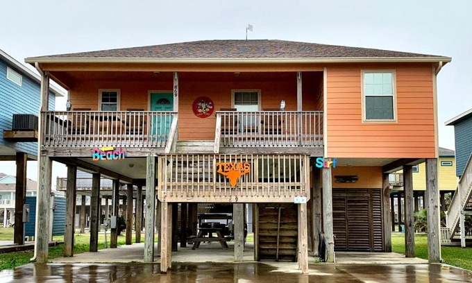 Crystal Beach Casa | Looney Dunes Home