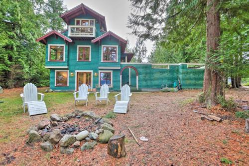 Lopez Island Casa | Lopez Island Hideaway with Coastal Views and Deck!