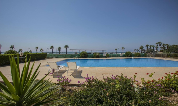 Oroklini Apartamento | Lordos Sunshore Beachfront Suite