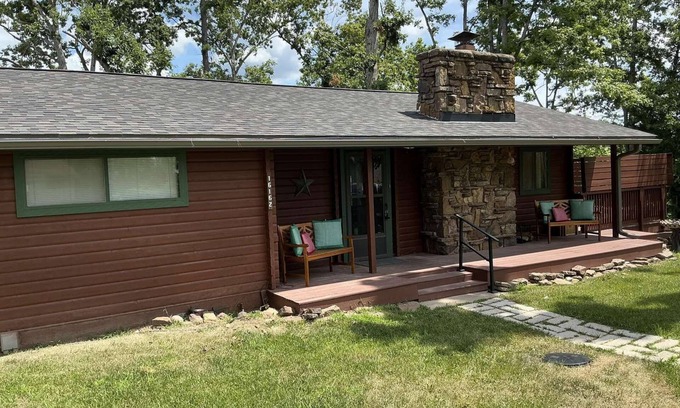 Beaver Shores Casa | LOREL'S Log Home 3BDR - Lake, Trails, Firepit, Pool Table