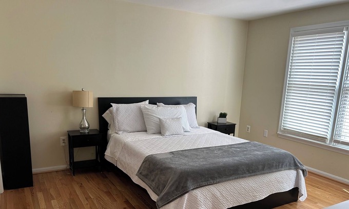 Lorton Casa | Lorton 4beds 2.5 bath VRE