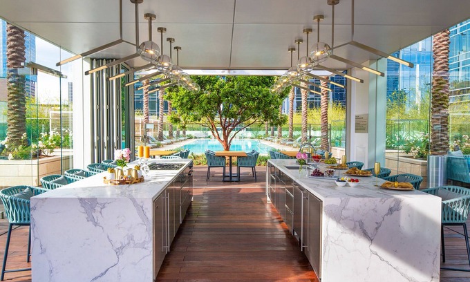 Commerce Condominio | Los Angeles Down Town Lux Condo with Wrap Around Balcony and Spectacular Views