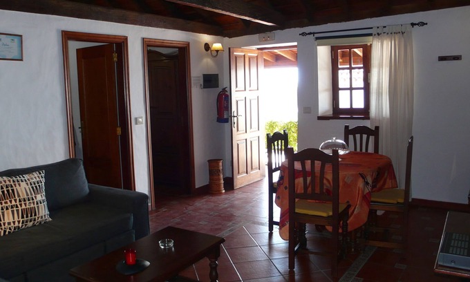 El Paso Cabaña | Casa Rural B Los Pajeros - 2 casas tradicionales canarias que comparten piscina