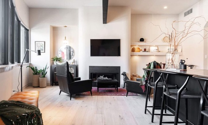 Stratford Apartamento | Lot 44: Wood Forbes Unit 5 (King + Fireplace)