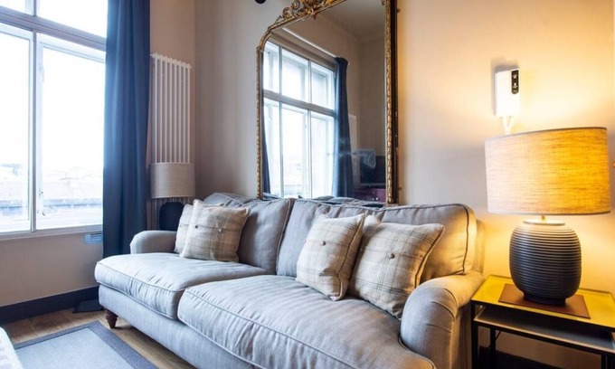 Tollcross Apartamento | Lothian Road Apt with Castle View & Elevator