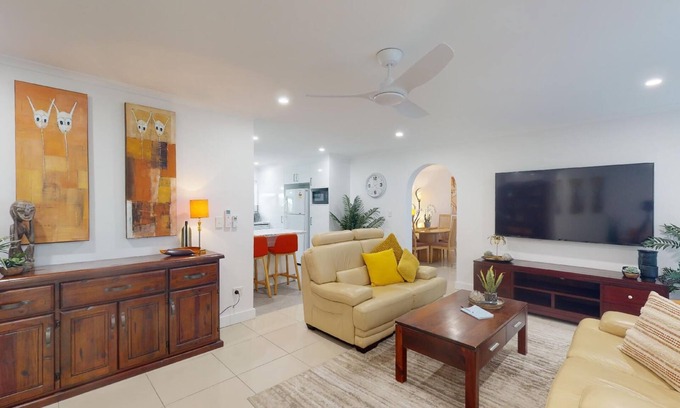 Caboolture South Casa | LOTUS LANDING - ENTERTAINMENT PLUS!