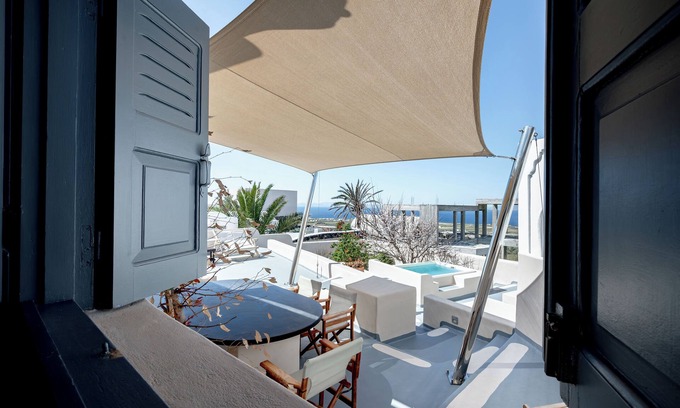 Finikia Casa | Lotza Studios