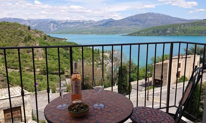 Sainte-Croix-du-Verdon Apartamento | Casa de pueblo con vistas impresionantes de Lac Ste Croix