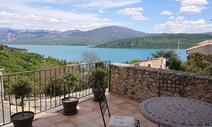 Sainte-Croix-du-Verdon Apartamento | Precioso estudio para 2/4 personas con terraza y vistas al lago.