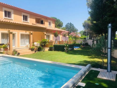 Saint-Martin-de-Crau Cama Y Desayuno | Lou Meinado, un concept "comme à l'hôtel"