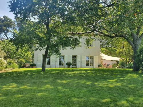 Est Casa | Lou Pantai, House, 5 bedrooms, 8 people, Pool, Large garden, 4km from AIX EN PROVENCE
