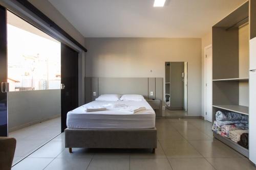 Guarapuava Apartamento | Lou Suítes - Kitnet 8 - com sacada e vista da cidade