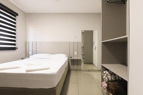 Guarapuava Apartamento | Lou Suítes - Suíte 13 - Simples, Confortável e Perfeito