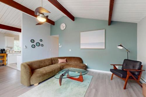 Long Pond Casa | Lounging in Long Pond