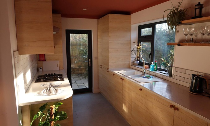 Lancing Casa | Lovable Lancing with Garden & Parking