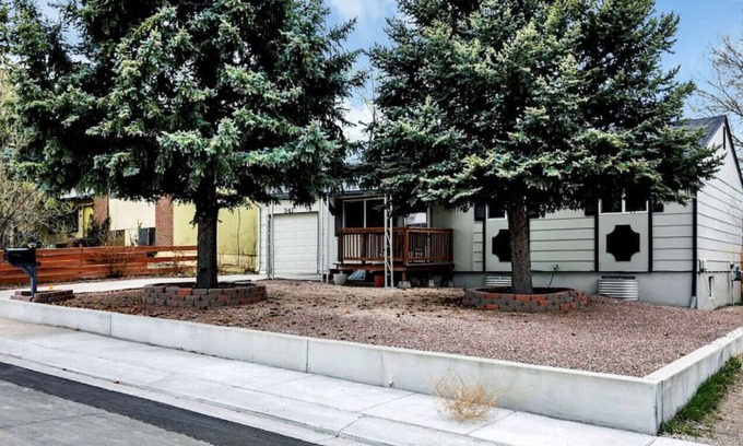 Southeast Colorado Springs Casa | Lovable Longfellow *12 minutes from airport*