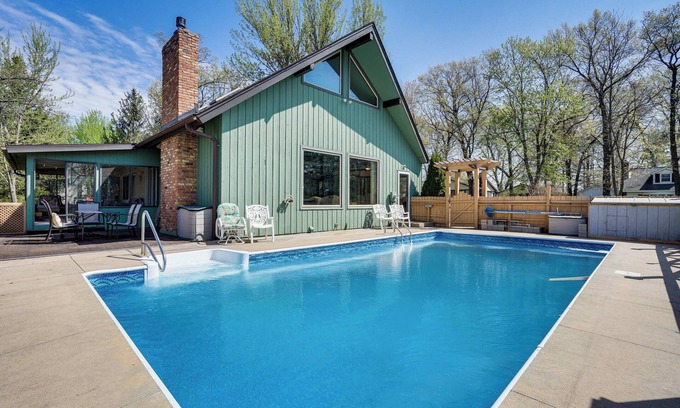 New Richmond Casa | 'Love Lake Retreat’ w/ Hot Tub in New Richmond!