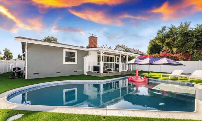 West Hills Casa | Love & LuxuryHeart Shaped Pool Paradise
