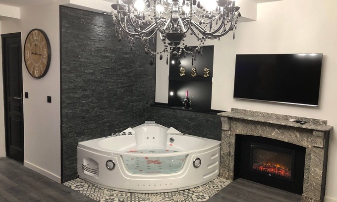Limoux Apartamento | Love Room La Parenthèse (sauna, balneotherapy)