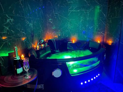 Chateau-Landon Apartamento | Love Room Le Baroque/Jacuzzi/Sauna