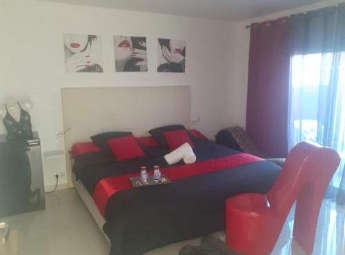 Tremblay-en-France Hotel | Love Room Sensuelle