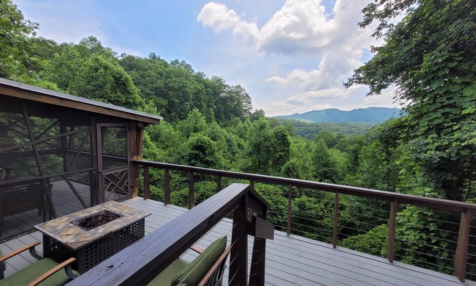 Almond Cabina | Love's Lane - Secluded Couples' Getaway