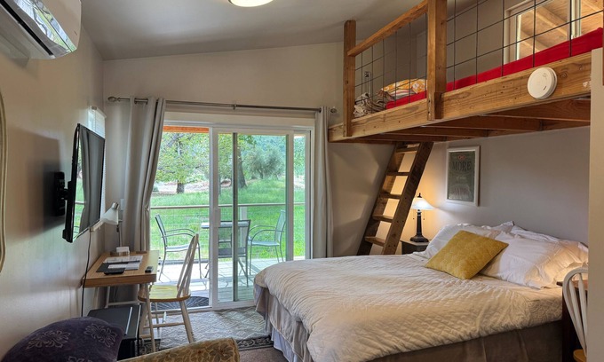 Middletown Casa | Love Shack private retreat