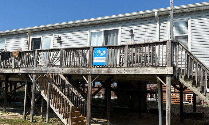 Yaupon Beach Condominio | Love The Salt Shack! 2 bedroom oceanfront condo!