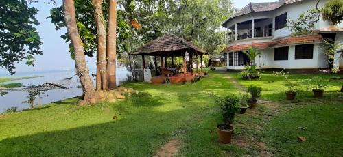 Andhakaranazhy Casa | Lovedale Lakeside Homestay