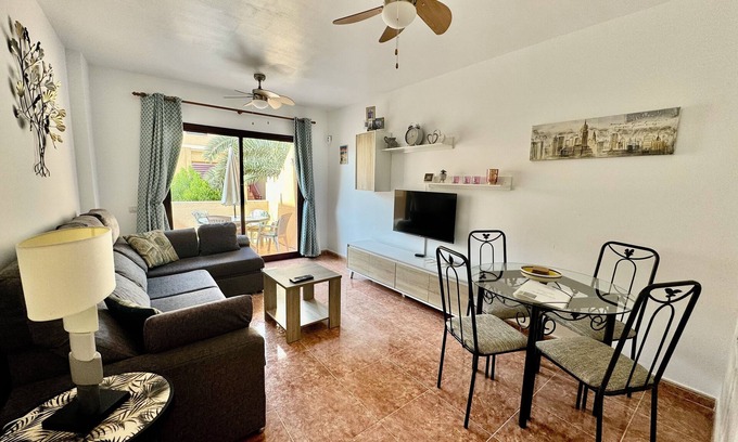 Caleta de Fuste Apartamento | Lovely 2 bedroom apartment right in the centre of Caleta de Fuste