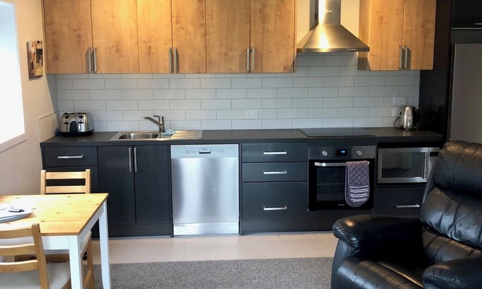 Cambridge Apartamento | Lovely 1 bedroom - 1 bathroom unit. Self contained with full kitchen.