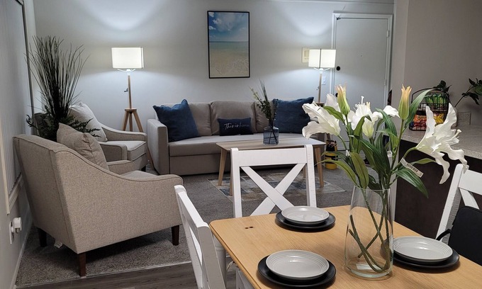 Harper Woods Apartamento | Lovely 1 Bedroom. Home away from home!