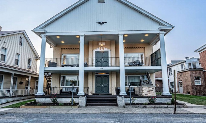 Loyalton Apartamento | Lovely 1 bedroom with Free Parking, River Views