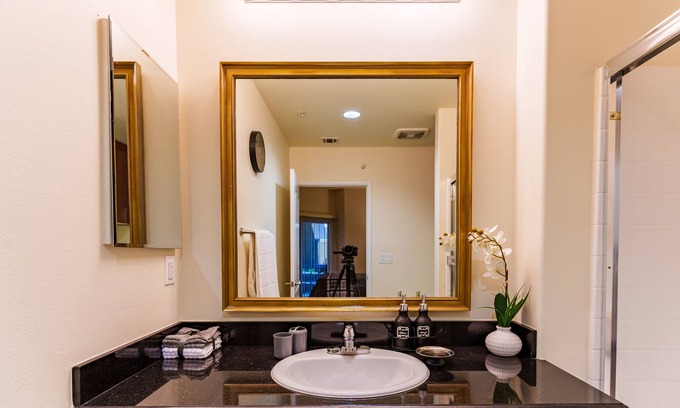 Wilshire Apartamento | Lovely-1bed Condo in DTLA + Parking & Wifi