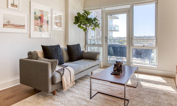 Pentagon City Apartamento | Lovely 1BR in Arlington, Pool + Pet-Friendly