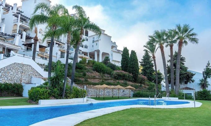 Mijas Apartamento | Lovely 2-bed Calahonda Apartment sea & Golf Views