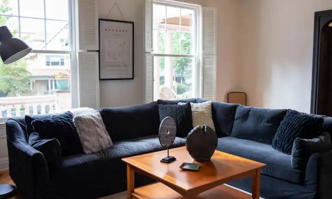 Scranton Apartamento | Lovely 2 bedroom apartment with indoor fireplace!
