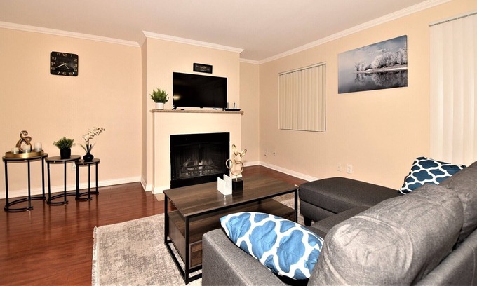 Canyon Gate Condominio | Lovely 2 Bedroom Condo With Indoor Fireplace